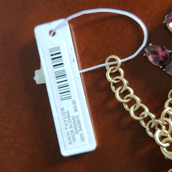 Ann Taylor necklace. Can be worn dressed up or down. Beautiful sparkle. - Picture 3 of 5